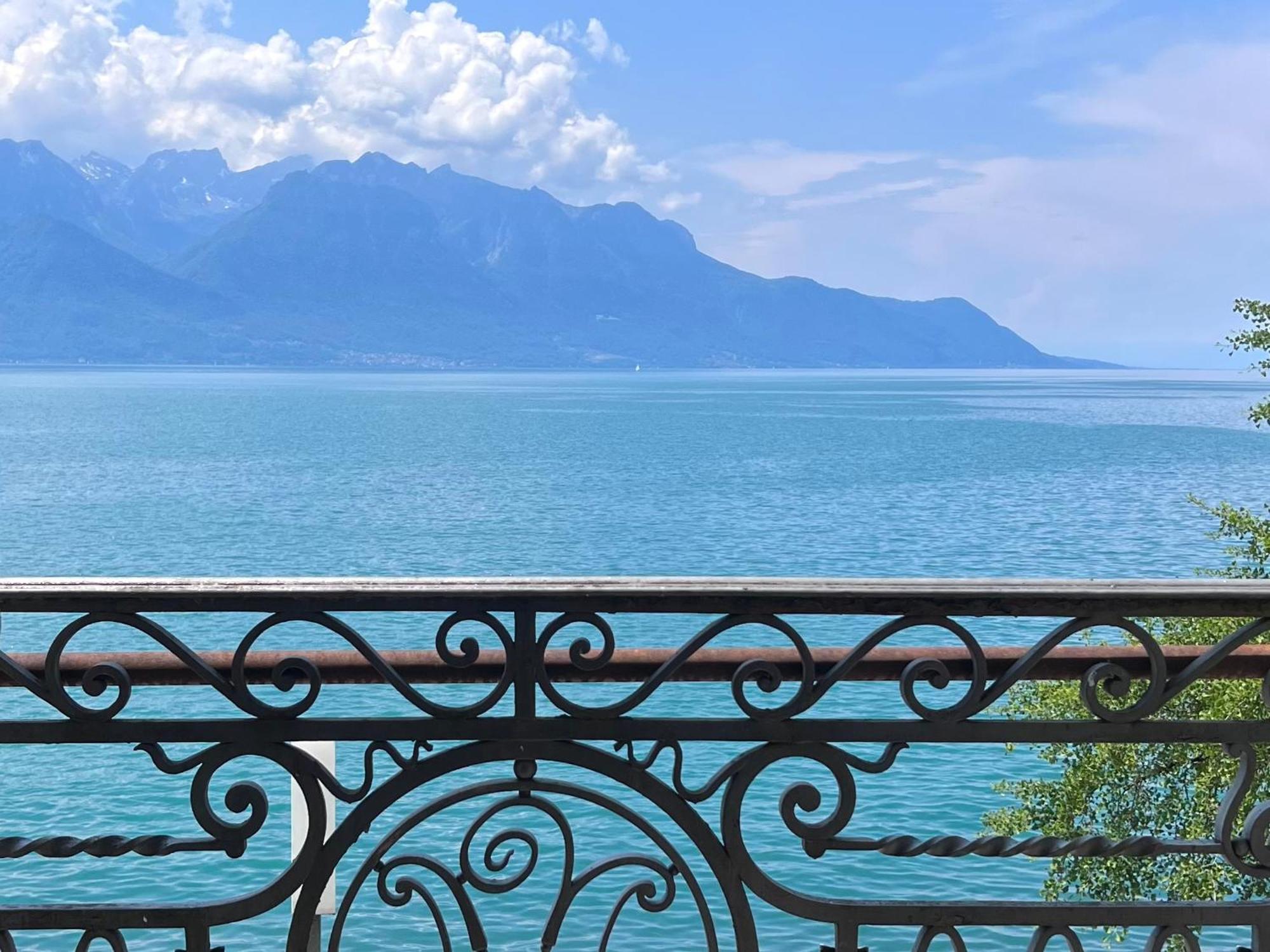 Riviera Waterfront 3 Bedrooms Private Parking Apartment Montreux