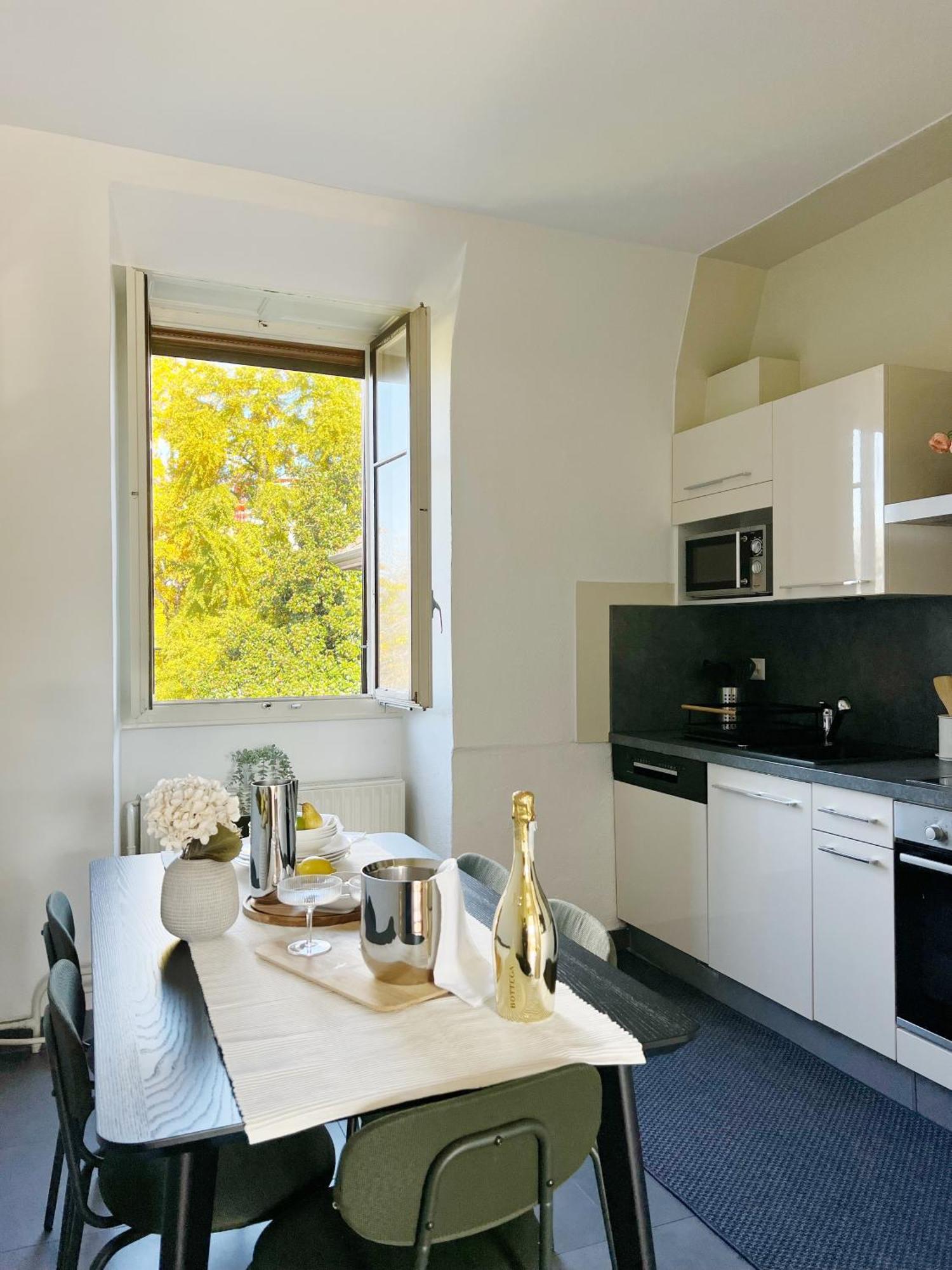 Apartmán Riviera Waterfront 3 Bedrooms Private Parking